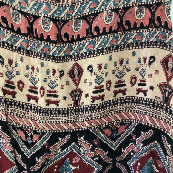 Flowy, short tank top - Picture 2 of 3